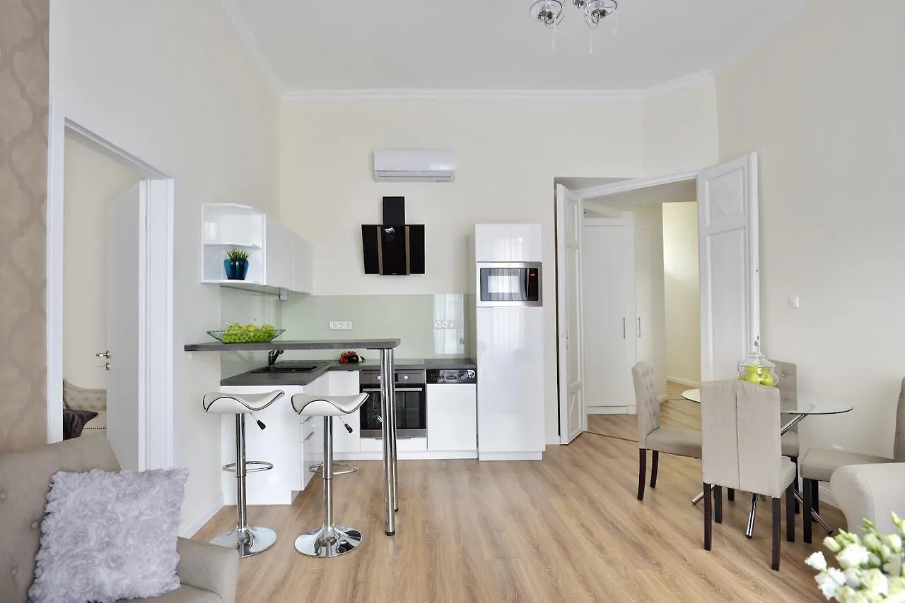 Julia Superior Apartment In The City Center. Budapest