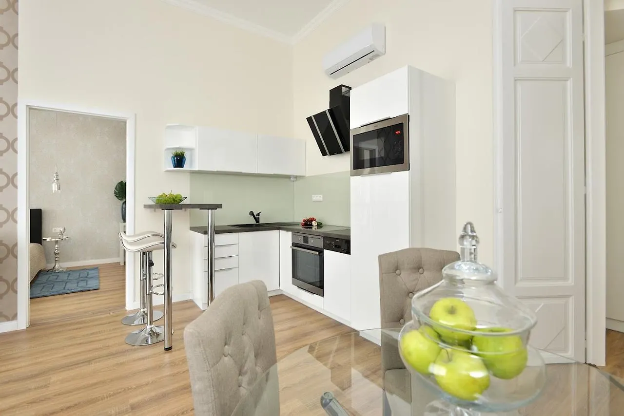 Julia Superior Apartment In The City Center. Budapest