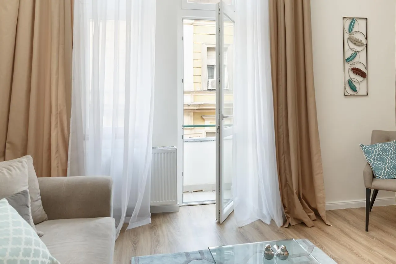 Julia Superior Apartment In The City Center. Budapest Hungría
